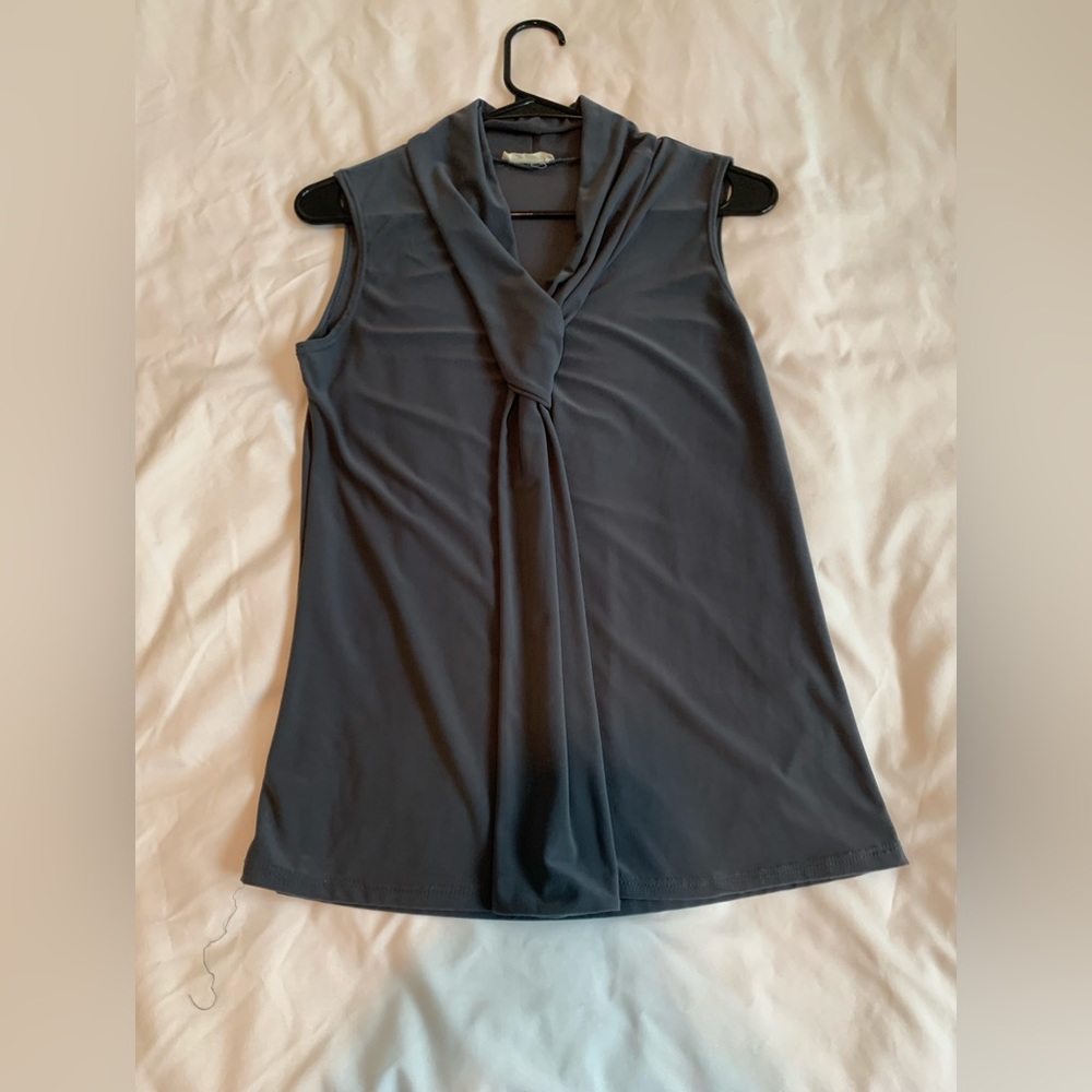 Cute grey / blue top with tie